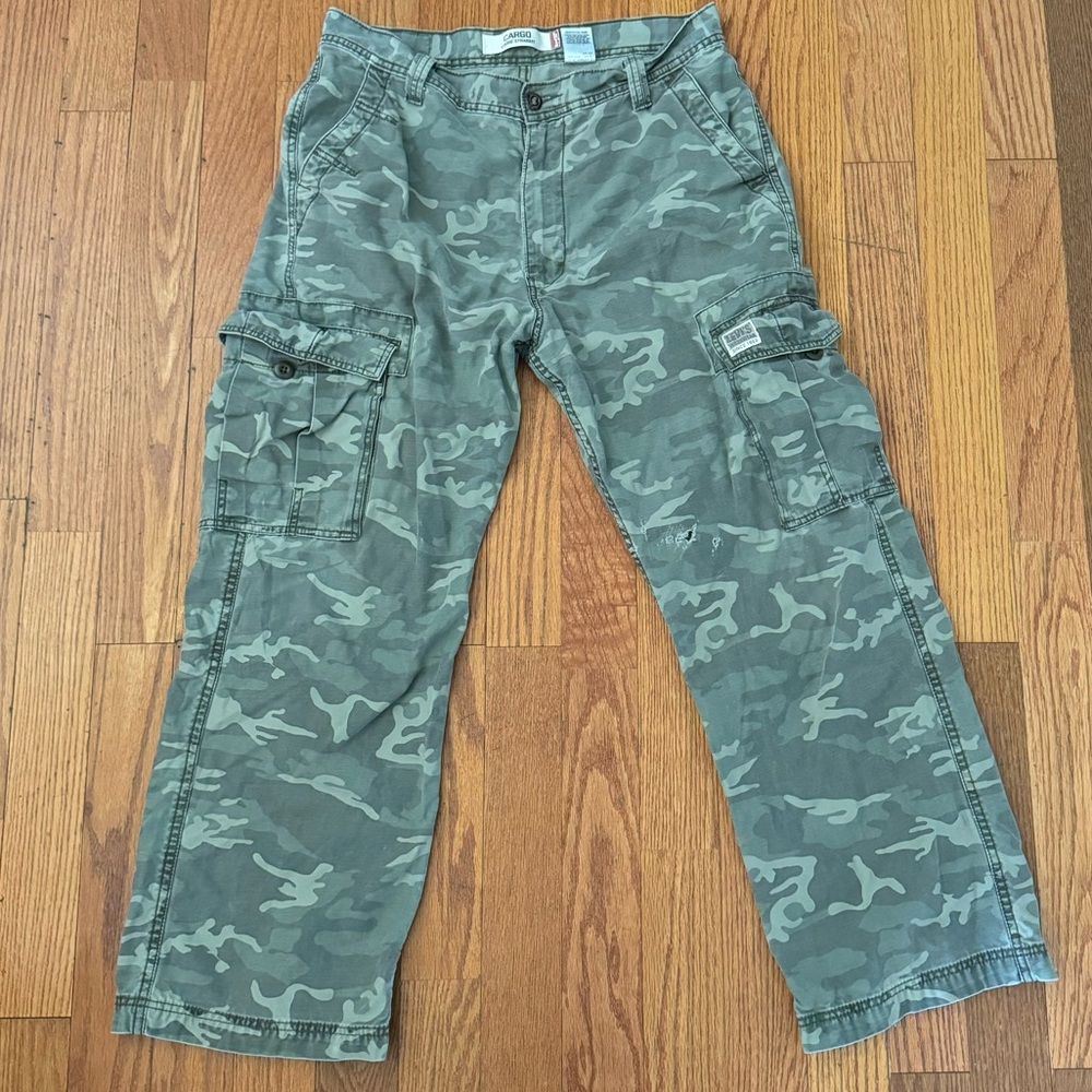 Vintage Men’s Levi’s Camo Cargo Pants - Size: 34x30